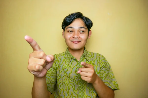 Aziatische Indonesische Man Draagt Batik Kleding Nationale Batik Dag — Stockfoto