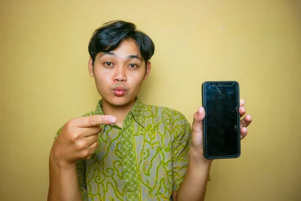 Ázsiai Indonéz Férfi Batik Ruhát Visel Nemzeti Batik Nap — Stock Fotó