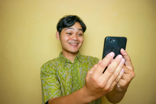 Hombre Asiático Indonesio Con Ropa Batik Día Nacional Batik —  Fotos de Stock