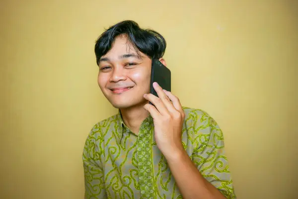 Asiatisk Indonesisk Man Klädd Batik Kläder National Batik Day — Stockfoto