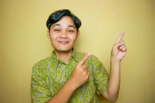 Hombre Asiático Indonesio Con Ropa Batik Día Nacional Batik — Foto de Stock