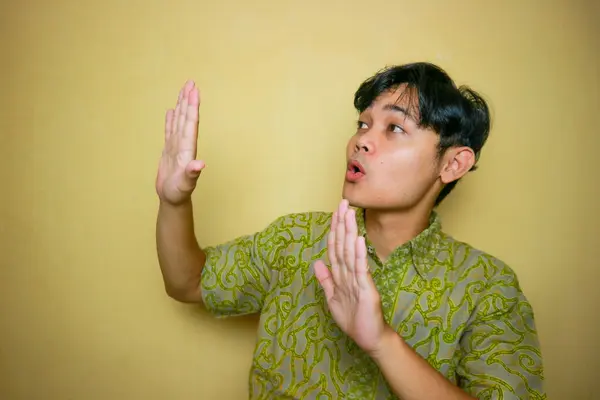 Asiático Indonésio Homem Vestindo Roupas Batik Dia Nacional Batik — Fotografia de Stock