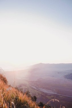 Bromo Dağı 'nın ya da Doğu Java' daki Semeru Dağı 'nın ve Endonezya' nın en yüksek adası olan Java adasının güzelliği.