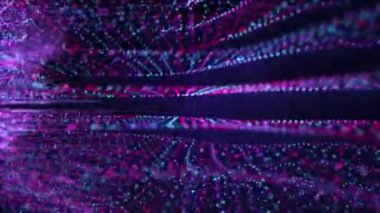 Renkli parçacıkların dinamik dalgaları parlak efektli karanlık bir arka planda sorunsuzca hareket ediyor. Modern bilim, bilgisayar teknolojisi ve müzik görselleştirmeleri için dijital animasyon. Canlandırılmış video 4k, 60fps