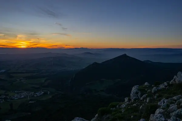 Dağdan gün batımı