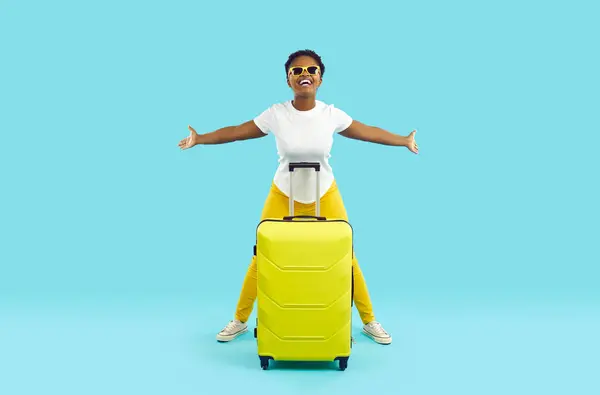 Travels Happy Excited African American Female Tourist Suitcase Happy New — Stock Photo, Image