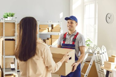 Teslimat kutusu, iş adamları için karton paket, bireysel satıcılar küçük işletmeler kuruyor, paketleme, güvenli depolama alanı, pazar servisi, hızlı teslimat servisi, çevrimiçi mağazadan satın alma