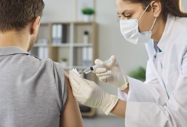 Hemşire enjeksiyonu, aşı şırıngası, aşı aşısı klinikteki aşı takvimine göre, insanı hastalıklara karşı korumak, hastane komplikasyonlarını önlemek, zararlı temasları önlemek için,