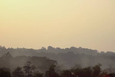 Dağlarda güzel bir gün batımı