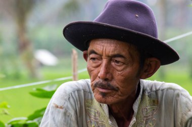 Vietnam 'daki Asyalı bir çiftçinin portresi.