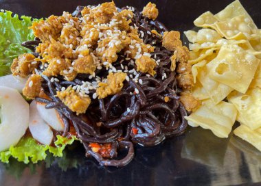 tavuklu ve sebzeli makarna