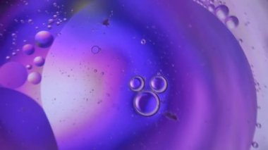 Su damlalarını yakından çek.