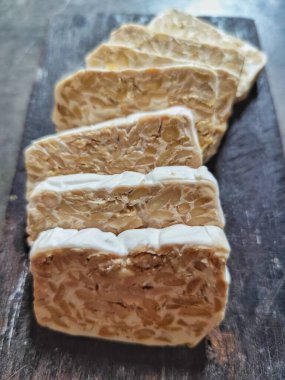 Bir parça ekmeği kapat.