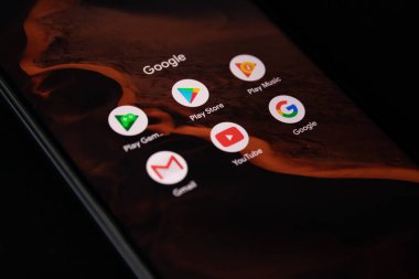 Google uygulamaları seçici odaklı bir android telefonunda açıldı 