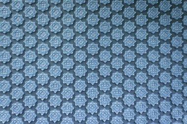 Rahatlama ve tedavi için masaj minderinin ayrıntıları. Akupunktur minderi deseni. Alternatif tıp konsepti. Sağlık ve refah kavramı. Açık mavi ton.