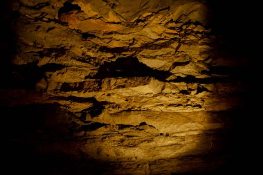 Mamut Mağarası, KY, ABD 'den büyüleyici bir manzara dramatik kaya oluşumları, katmanlı dokular ve bin yıl boyunca şekillenmiş doğal desenler sergiliyor. Jeoloji, macera, keşif ve yeraltında doğanın güzelliği kavramı..