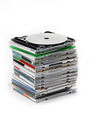 CD kutuları yığını