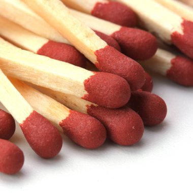 Eşleşmeler beyaz arkaplanda izole edildi