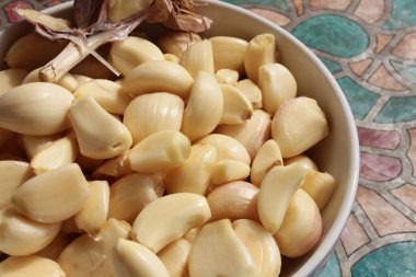 Sarımsak. karanfil sarımsak. Soyulmuş sarımsak karanfili