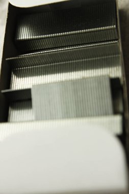 Zımba zımbası için gümüş zımbalar.