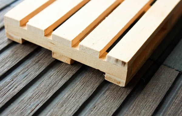 Eine Leere Holzpalette Isoliert — Stockfoto