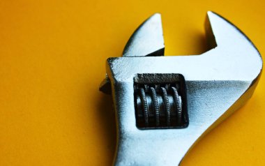 Anahtarlar. İnşaat aletleri. Bina sunumu.