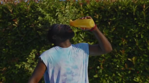 African American Sportsman Drinking Water Plastic Bottle Training Tired Black — Stock Video