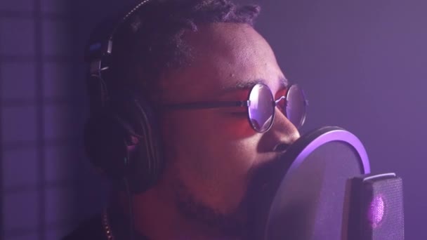 Black Man Singing Pop Song Isolation Booth Professional Recording Studio — Stock Video