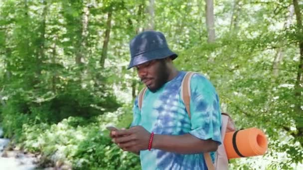 Portrait Young Guy Forest Looking Smartphone Hiking River Afroamerican Man — Vídeo de Stock