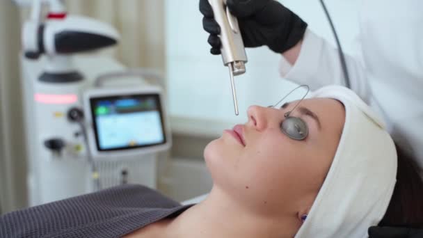 Woman Beauty Clinic Aesthetician Using Laser Rejuvenation Face Skin Age — Stock Video