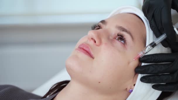 Foto Close Seorang Wanita Yang Menjalani Perawatan Wajah Klinik Obat — Stok Video