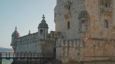 Lizbon, Portekiz 'deki ünlü Belem Kulesi. 16. yüzyıl tahkimatının güzel mimarisi. UNESCO Dünya Mirası Alanı.