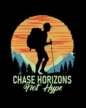 Macera Dağ tepelerini, çam ağaçlarını, yürüyüş titreşimlerini yürüyüş tişörtlerini, yürüyüş dizaynını, yürüyüş tişörtlerini bekler.