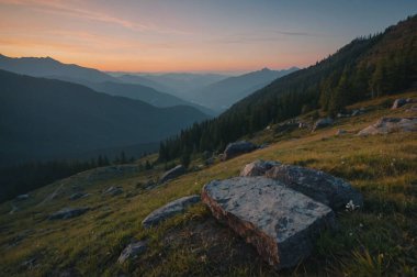 Dusk 'ta Huzurlu Dağ Zirvesi, Huzurlu Meditasyon İçin Mükemmel Bir Nokta