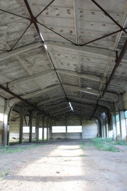 Eski kasabanın terk edilmiş fabrikası.