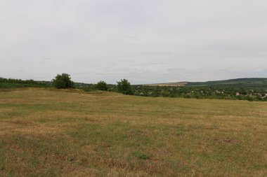 Köydeki köyün manzarası.