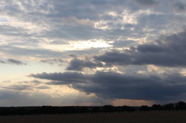 Gölün üzerinde güzel bir gün batımı