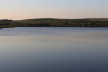 Gölde gün batımı