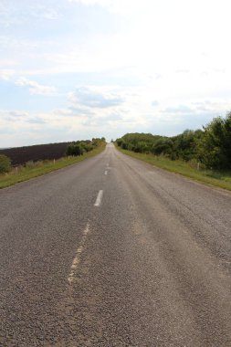 Kırsalda asfalt yol