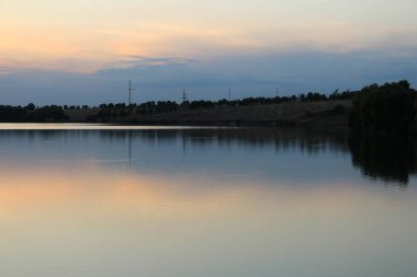 Gölde gün batımı