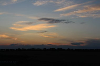 Şehrin üzerinde gün batımı