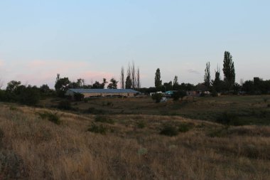 Dağlardaki köy manzarası