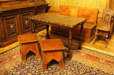 Eski kilisenin içinde.