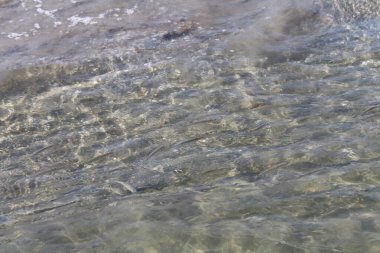 kumlu sahilde dalgalar deniz