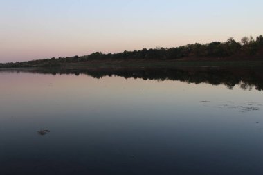 Gölde güzel bir gün batımı