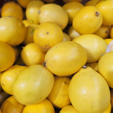 Sokak yemeği standında taze limon