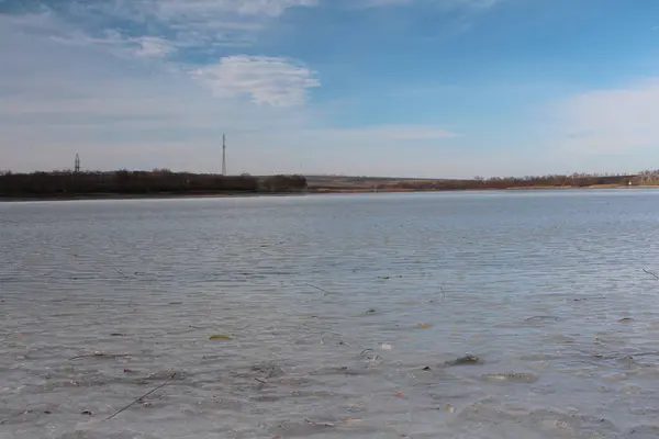 凍った湖と氷 — ストック写真