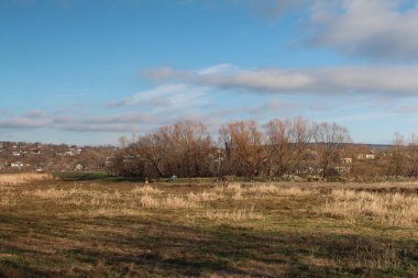 Sonbaharda köyün tepesinden manzara.