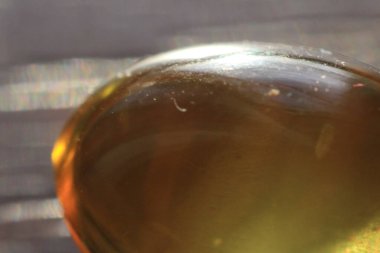 Bir kadeh şarabı kapat.