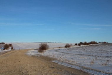 Kırsal yol kışın